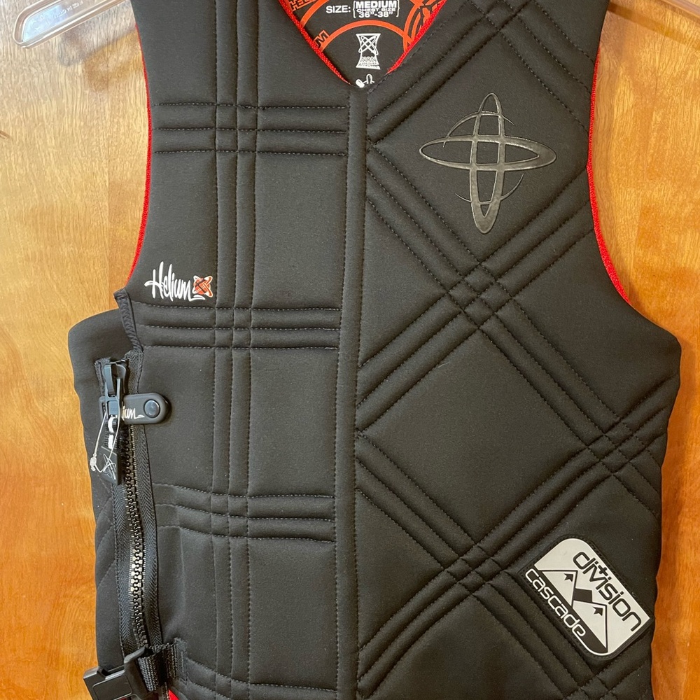 Division Cascade Series Wakeboard Vest men’s Medium NWOT - Picture 10 of 13